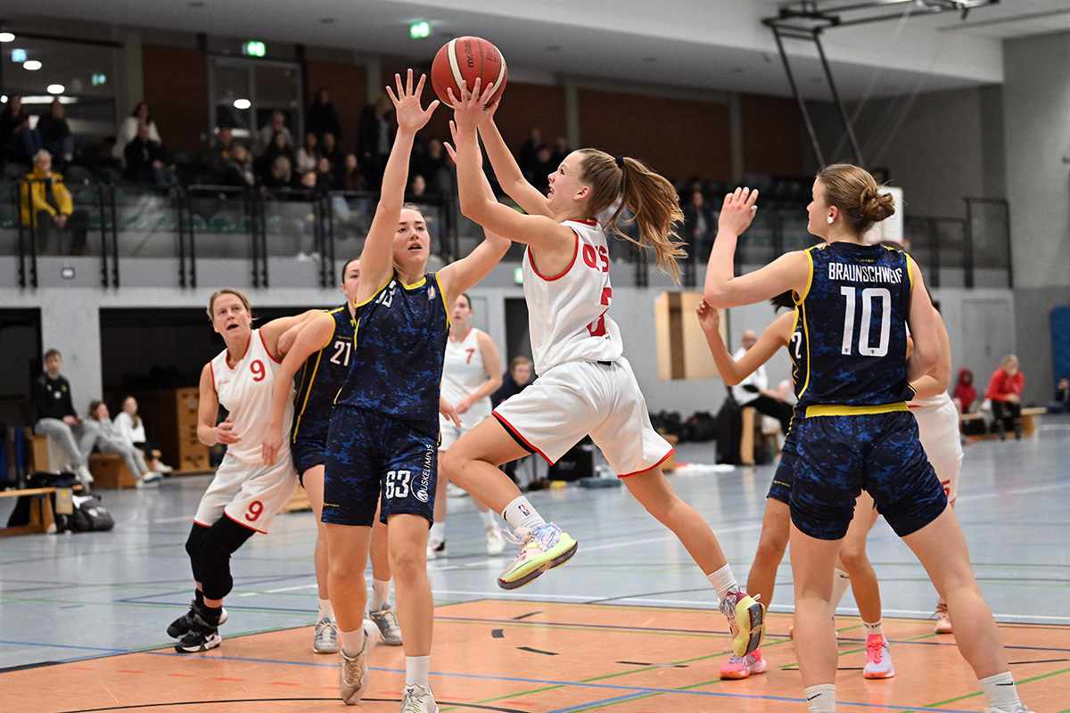 Kamper-Foto, #3 Mariella Brecke, TSV Quakenbrück - Eintracht Braunschweig 2, QTSV in weiﬂ, 2. Regionalliga Damen West , Basketball, 28.01.2023, Saison 2022/2023, Quakenbrück